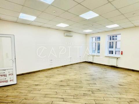 комерційна за адресою Боричів Тік вул., 30
