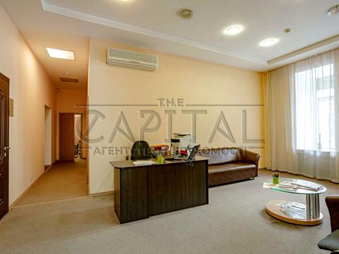 комерційна за адресою Саксаганського вул., 112-А