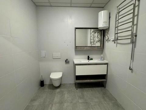 комерційна за адресою Героїв УПА вул., 73в