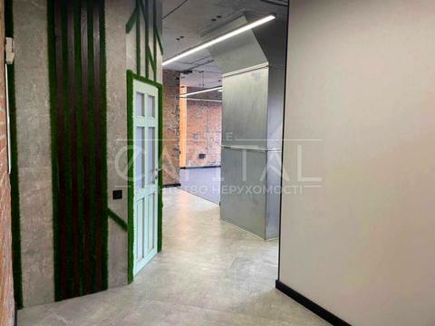 комерційна за адресою Євгена Коновальця вул. (Щорса), 44-А