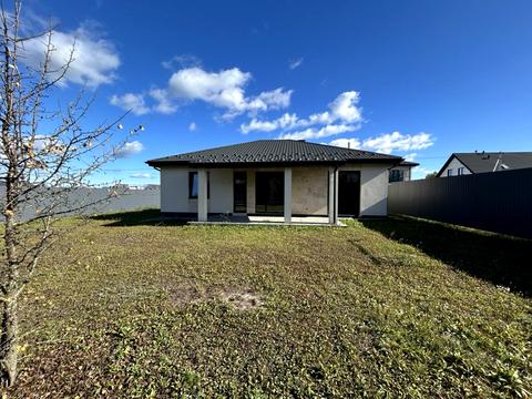 дом по адресу Евгения Плужника ул.