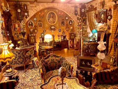 комерційна за адресою Військовий узвіз, 8