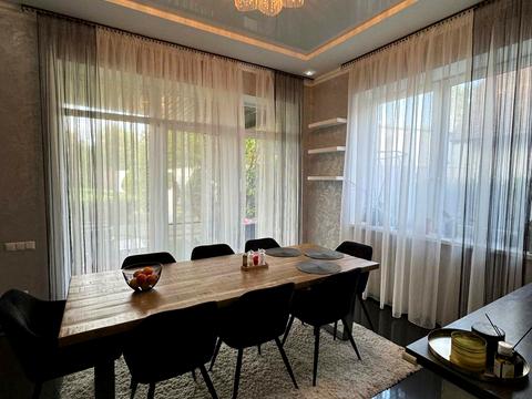 будинок за адресою Молодіжна