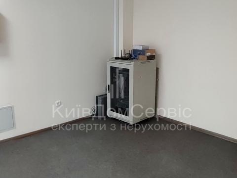 комерційна за адресою Дмитрівська вул., 52-Б