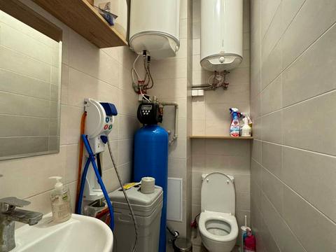 комерційна за адресою Тернопільська вул., 21б