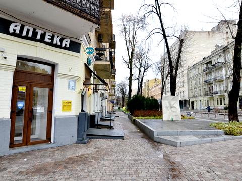 комерційна за адресою Богдана Хмельницького вул., 42