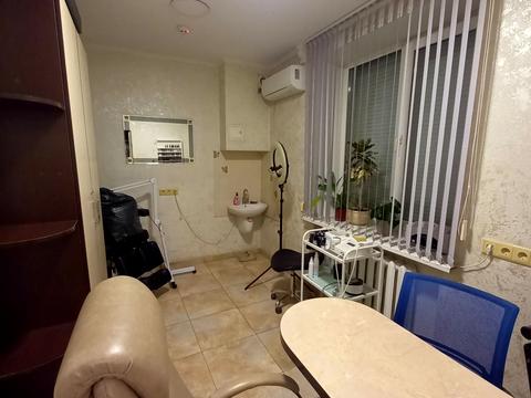 комерційна за адресою Паркова вул., 77