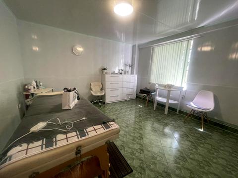 комерційна за адресою Князя Острозького вул., 1