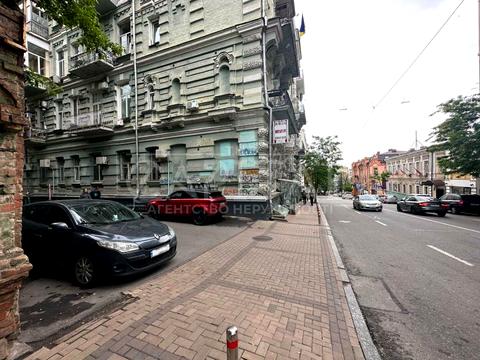 комерційна за адресою Михайлівська вул., 2