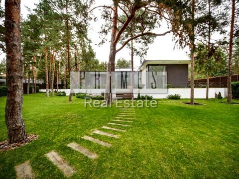 будинок за адресою с. Козин, Вишнева вул.