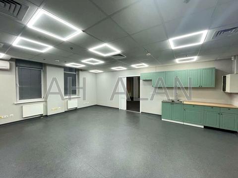 комерційна за адресою Митрополита Андрея Шептицького вул. (Анатолія Луначарського), 4