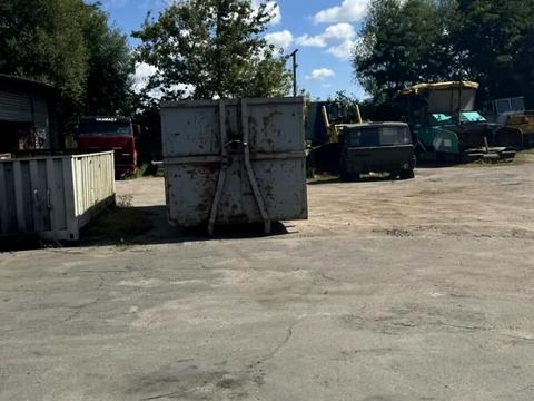 комерційна за адресою Айвазовського вул., 1