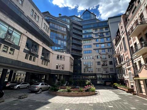 комерційна за адресою Велика Житомирська вул., 20