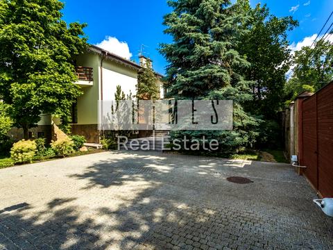 будинок за адресою Каштанова