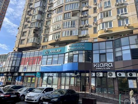 комерційна за адресою Анни Ахматової вул., 30