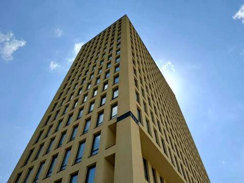 комерційна за адресою Надрічна вул., 8