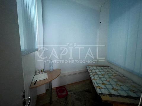комерційна за адресою Солом'янська пл., 3
