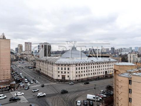 комерційна за адресою Дмитрівська вул., 18/24