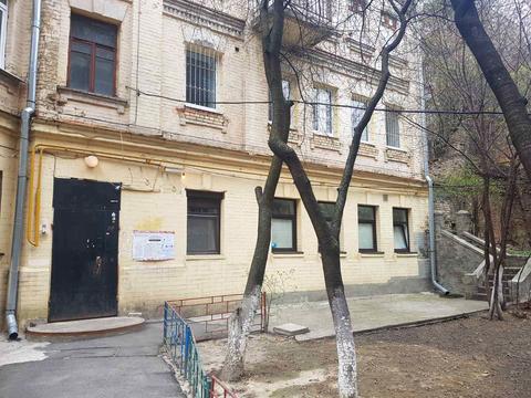 комерційна за адресою Басейна, 19а