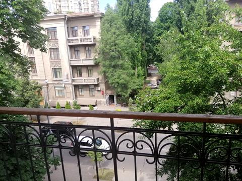 комерційна за адресою Шовковична вул., 7-А