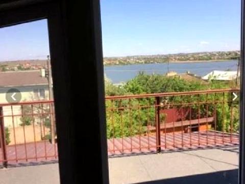 будинок за адресою лінія 10, 18
