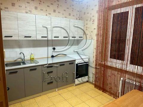 квартира за адресою Срібнокільська вул., 8