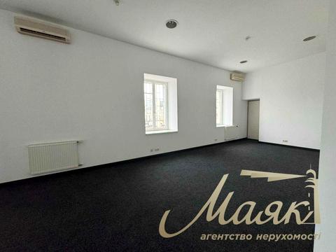 коммерческая по адресу Музейний пер., 4