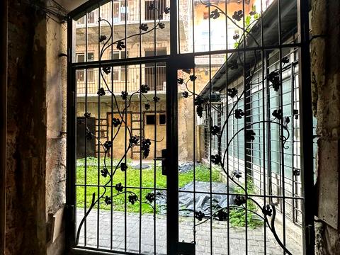 коммерческая по адресу Леси Украинки ул., 7