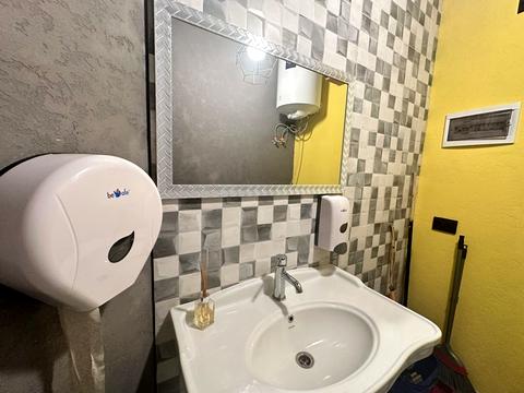 комерційна за адресою Соборна вул., 2к