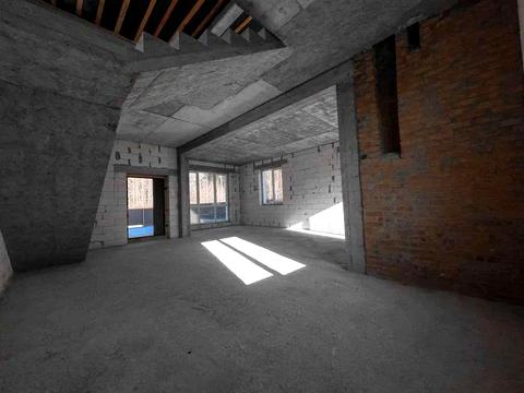 дом по адресу Євгена Плужника ул.