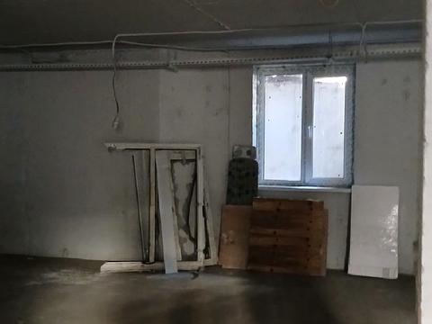 комерційна за адресою Західна вул., 10