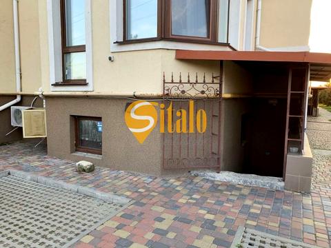 комерційна за адресою Лесі Українки вул., 4