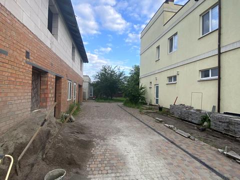 комерційна за адресою Назарія Яремчука вул., 14