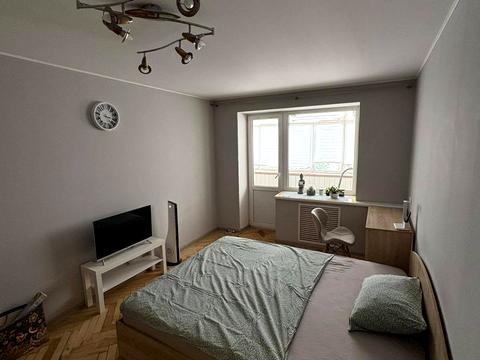 квартира по адресу Строителей ул., 8