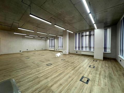 комерційна за адресою Жилянська вул., 68