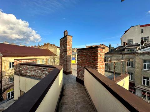 комерційна за адресою Шпитальна вул., 9