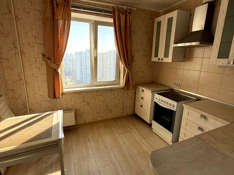 квартира за адресою Ревуцького вул., 4