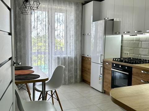 квартира за адресою Зоряна вул., 8б