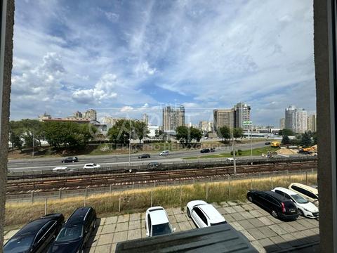 комерційна за адресою Раїси Окіпної вул., 4-Б