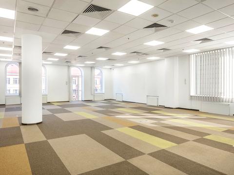 комерційна за адресою Жилянська вул., 75