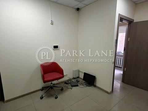 комерційна за адресою Володимирська вул., 51/53