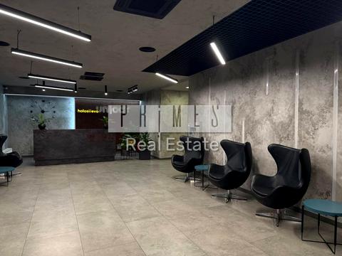 комерційна за адресою Максимовича Михайла, 8