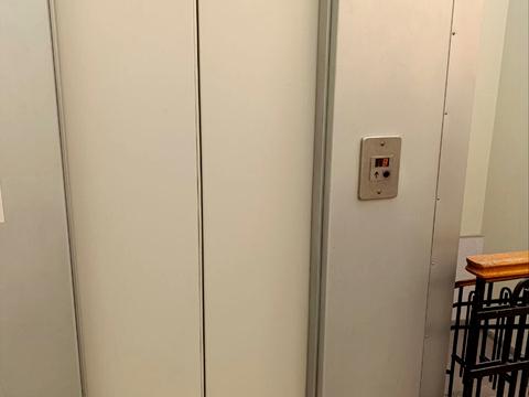 комерційна за адресою Володимирська вул., 97/37