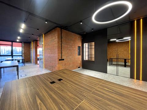 комерційна за адресою Джона Маккейна вул. (Івана Кудрі), 1