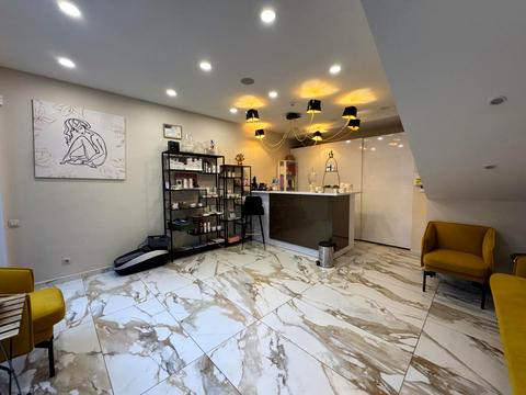 комерційна за адресою Андрія Верхогляда вул. (Михайла Драгомирова), 14-А