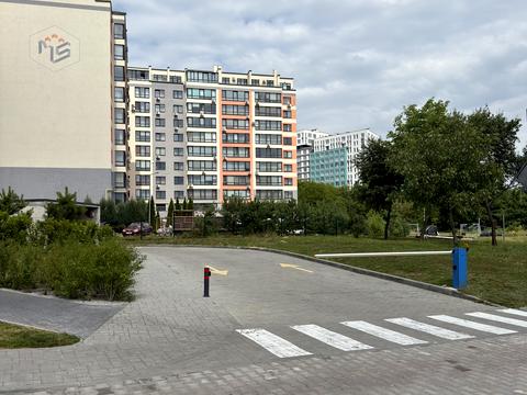 комерційна за адресою Малоголосківська вул., 12г