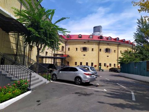комерційна за адресою Рибальська вул., 22
