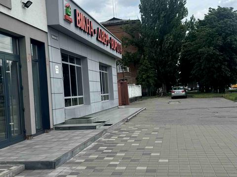 комерційна за адресою Київська вул., 33