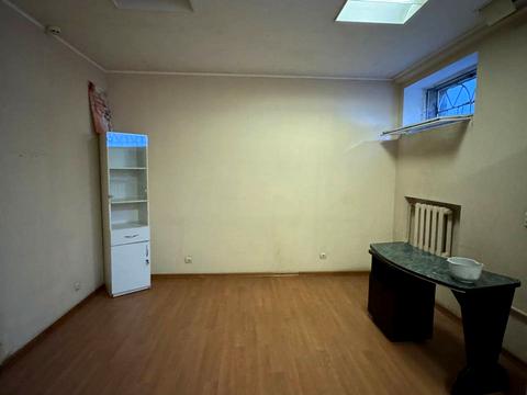 комерційна за адресою Семінарська вул., 15а