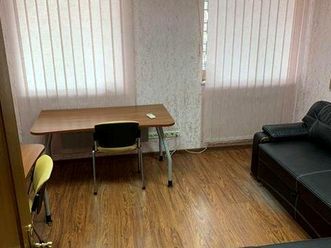 комерційна за адресою Володимирська вул., 82